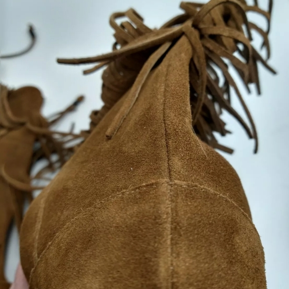 Minnetonka moccasins Double Fringe Ankle Booties, size 10 "SOLD" - Picture 6 of 11